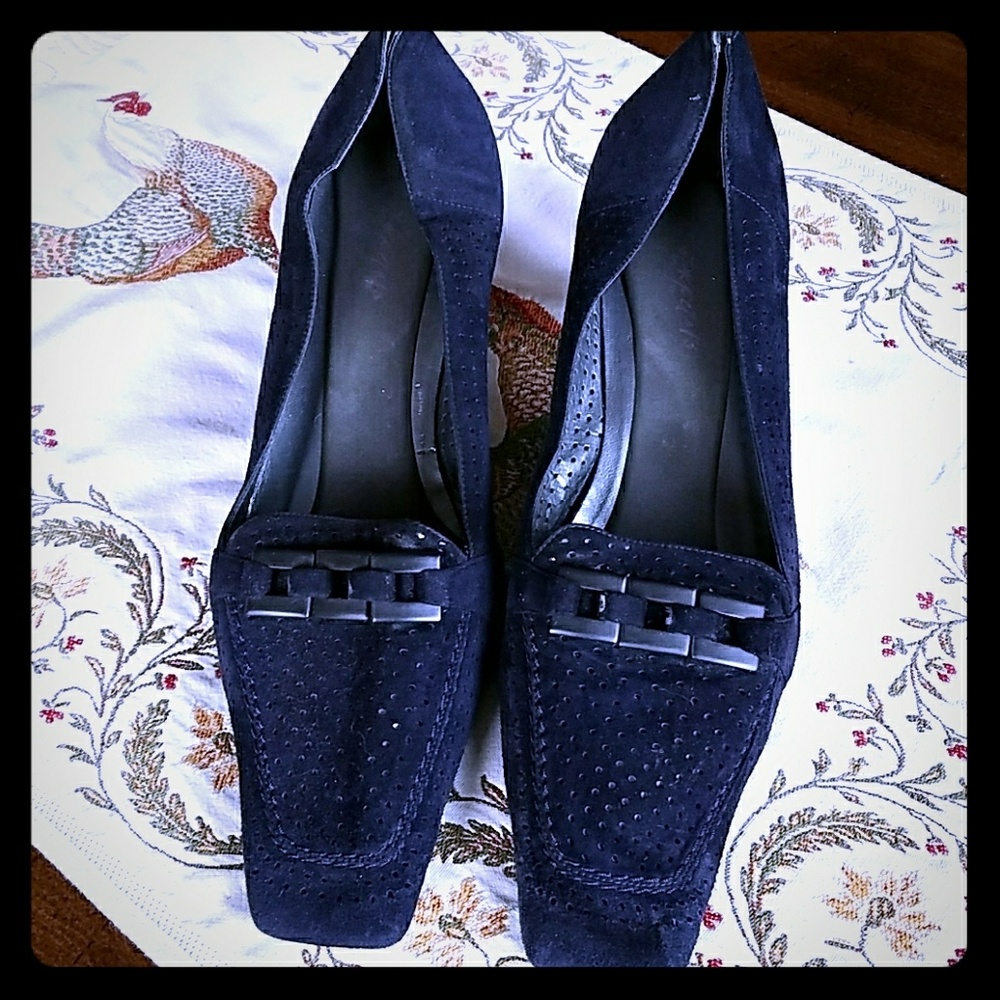 Stuart Weitzman Navy suede heels